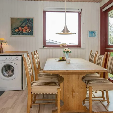 5 Person In Hejls-by Traum